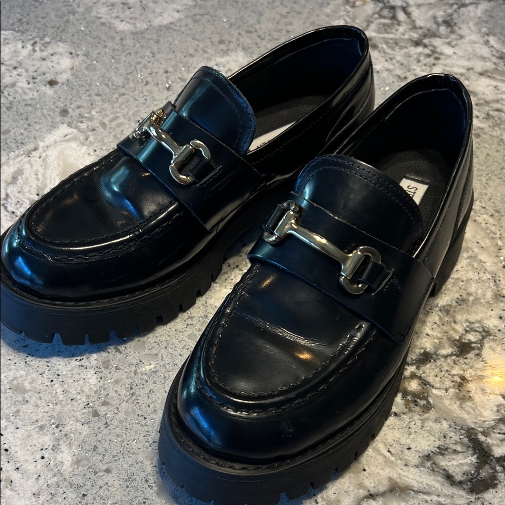Steve Madden Black Patent Loafers with Gold Accent Size 7.5 - Picture 8 of 8